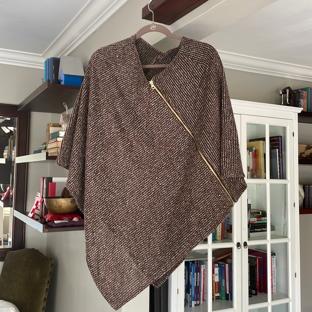 Betabrand Cape - perfect for Fall - with inside pocket!